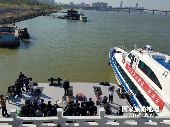 江西開展呵護一湖清水，嚴厲打擊非法采砂行動（圖）